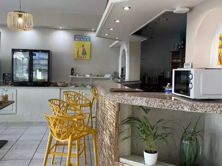 هتل Saint Georges, Face A La Mer