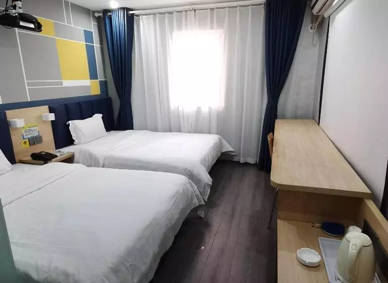 Hotelli 7days Inn Changsha Houjiatang Yali High School