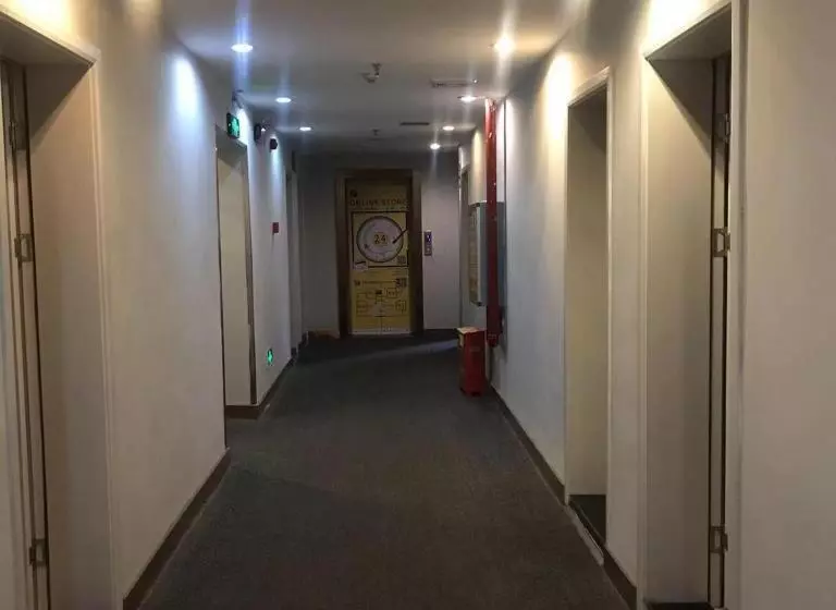 Hotelli 7days Inn Changsha Houjiatang Yali High School