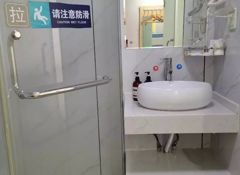 Hotelli 7days Inn Changsha Houjiatang Yali High School