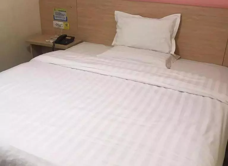 Hotelli 7days Inn Changsha Houjiatang Yali High School