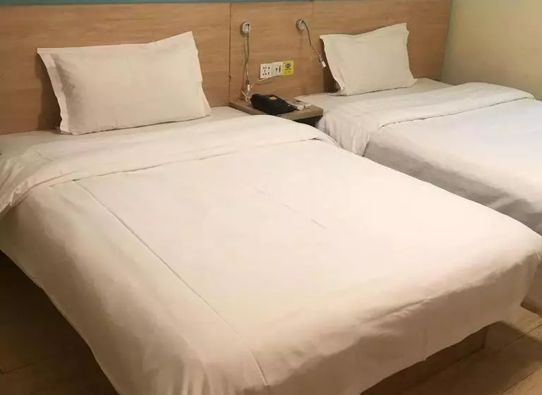 Hotelli 7days Inn Changsha Houjiatang Yali High School