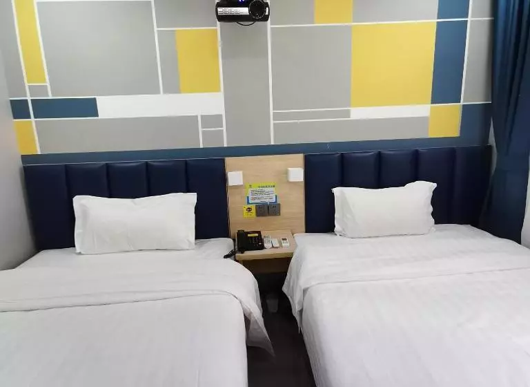 Hotelli 7days Inn Changsha Houjiatang Yali High School