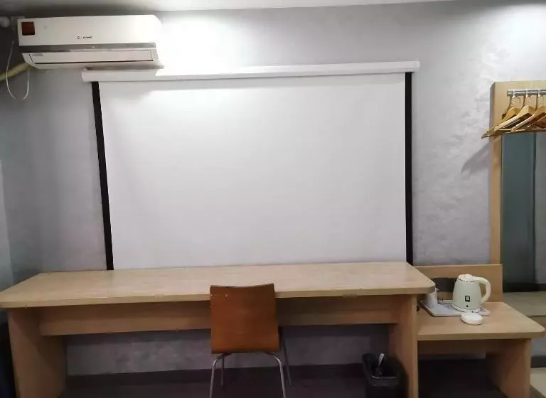 Hotelli 7days Inn Changsha Houjiatang Yali High School