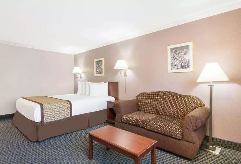 Отель Days Inn By Wyndham Indio