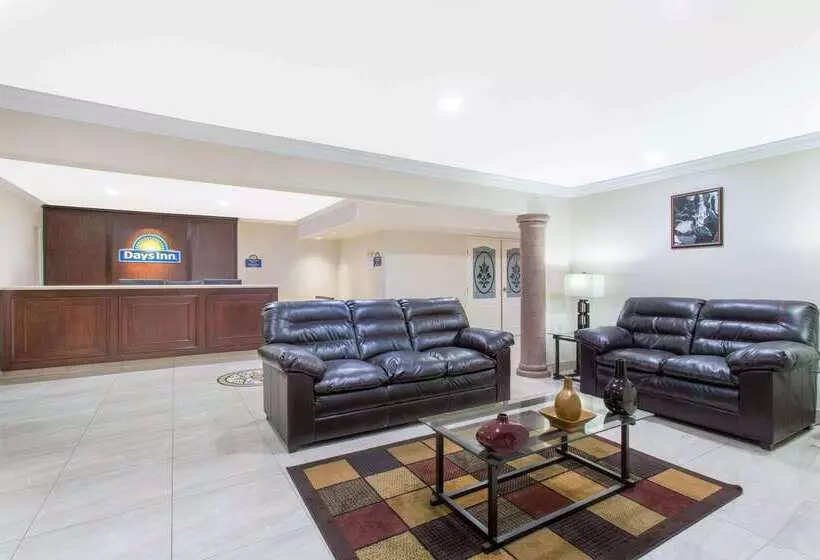 Отель Days Inn By Wyndham Indio