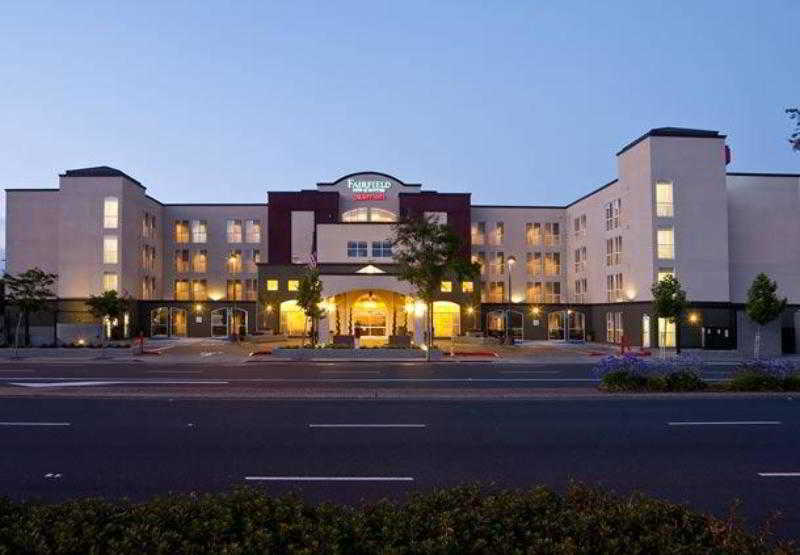 فندق Fairfield Inn & Suites By Marriott San Francisco Airport