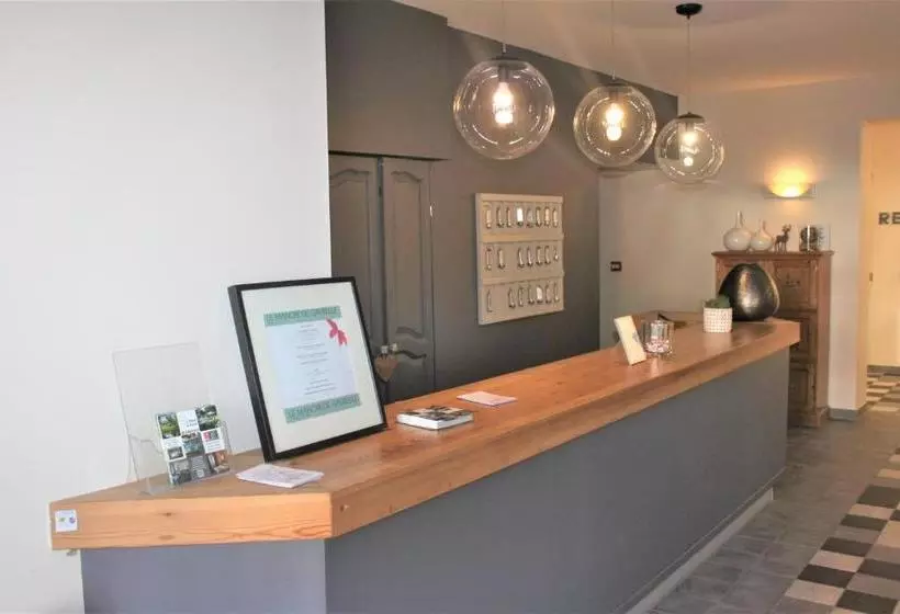 호텔 Logis Hôtel & Restaurant   Le Manoir De Gavrelle