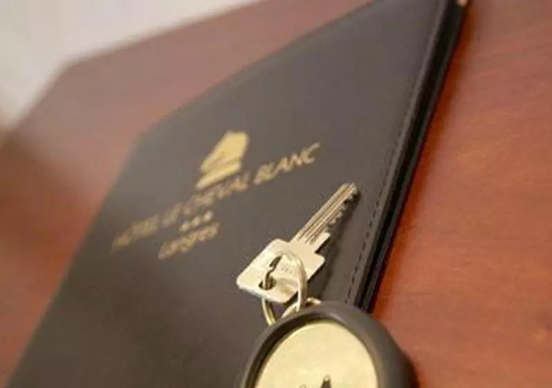 ホテル Logis Hôtel Le Cheval Blanc