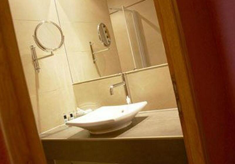 هتل Logis Hôtel Le Cheval Blanc