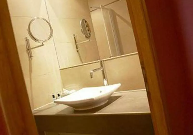 ホテル Logis Hôtel Le Cheval Blanc