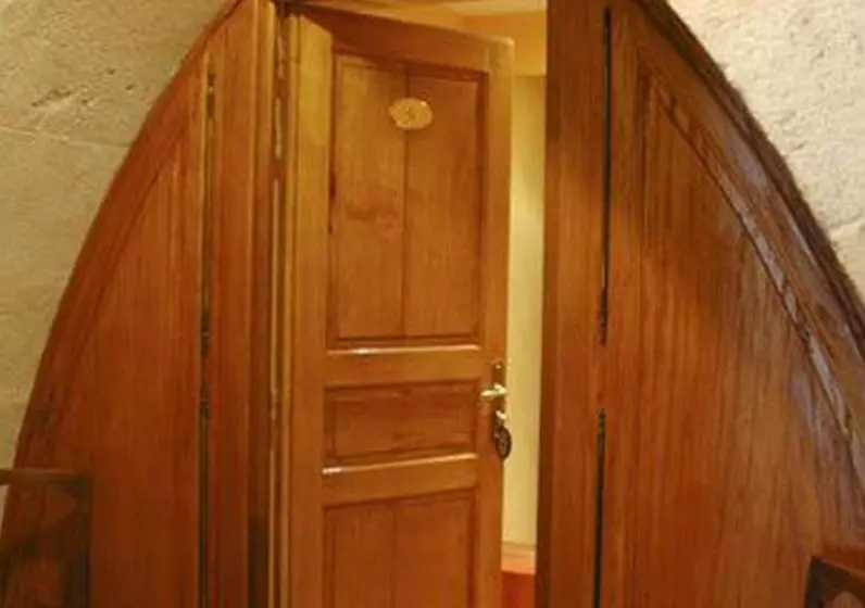 ホテル Logis Hôtel Le Cheval Blanc