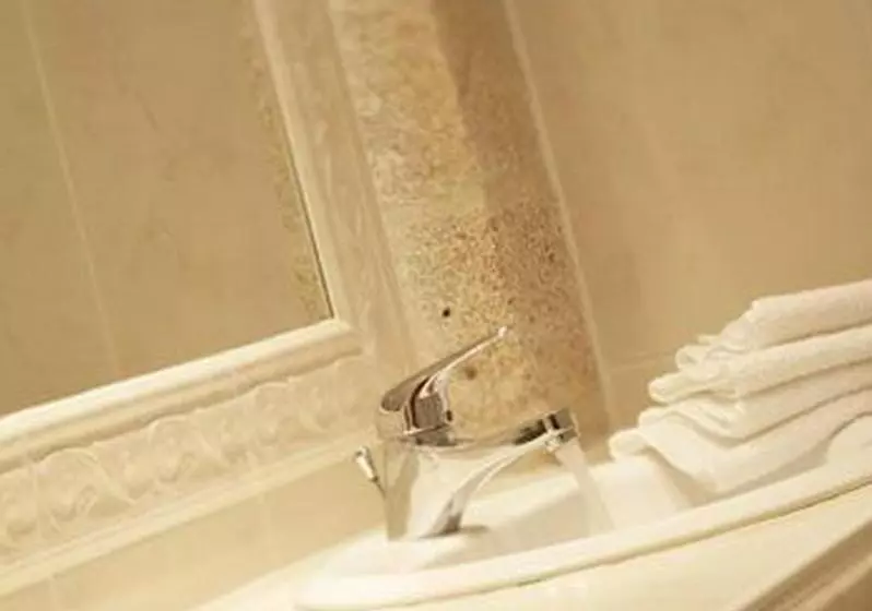 ホテル Logis Hôtel Le Cheval Blanc