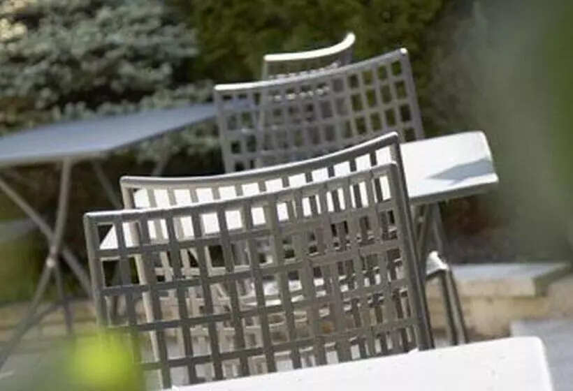 ホテル Logis Hôtel Le Cheval Blanc