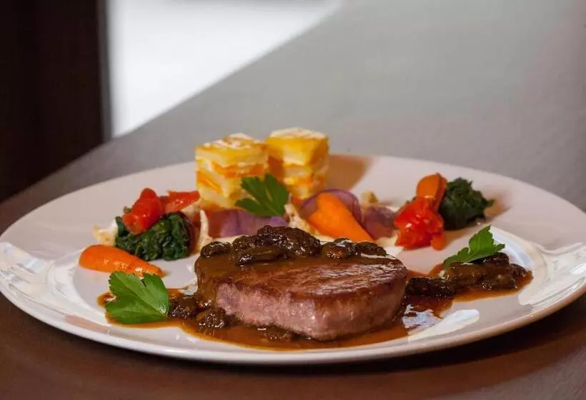 ホテル Logis Hôtel Le Cheval Blanc