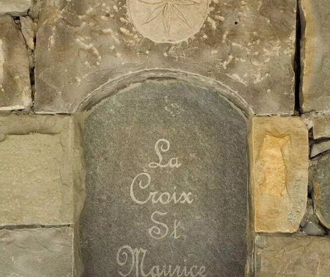 Отель Logis La Croixsaintmaurice