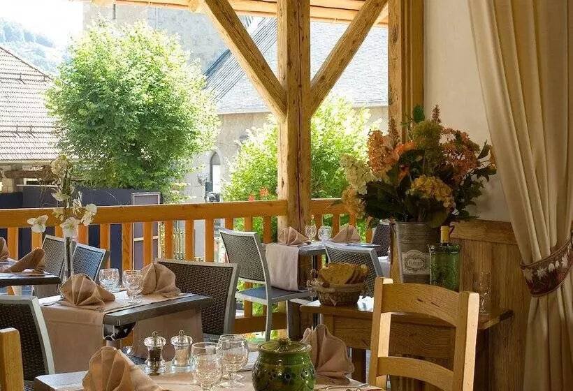 Отель Logis La Croixsaintmaurice