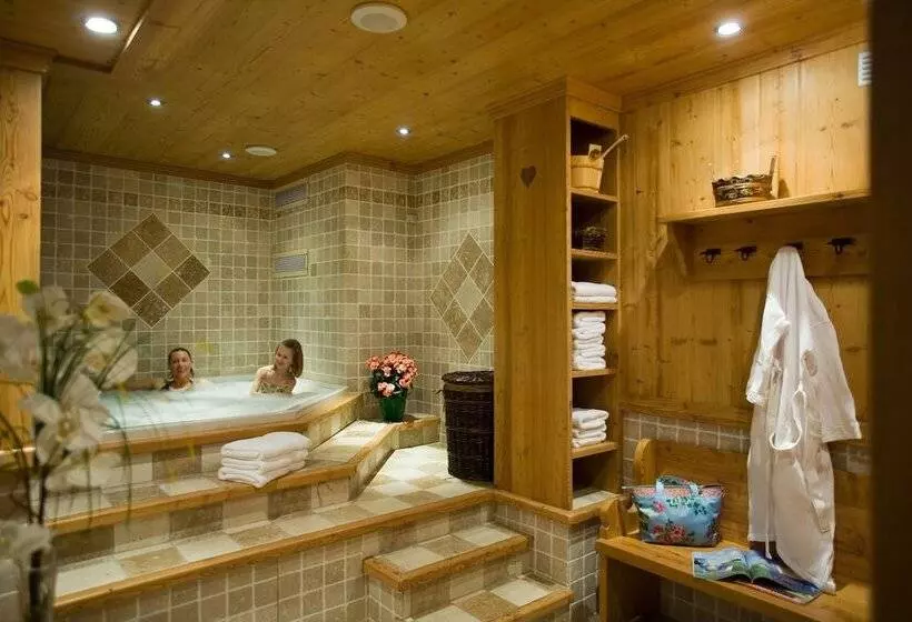 Отель Logis La Croixsaintmaurice