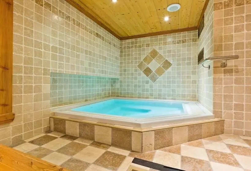 Отель Logis La Croixsaintmaurice