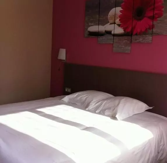 Отель Logis La Lentillere  Restaurant Cote Parc