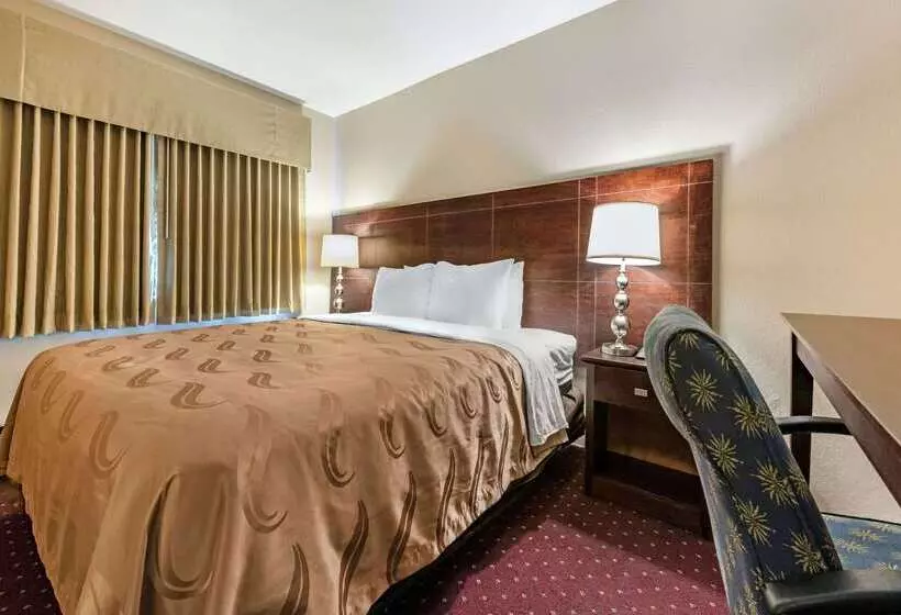 בית מלון כפרי Scottish Fairway Inn