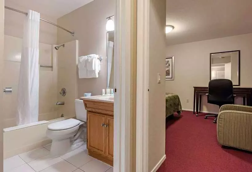 בית מלון כפרי Scottish Fairway Inn