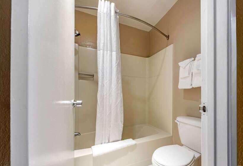 هتل Scottish Fairway Inn