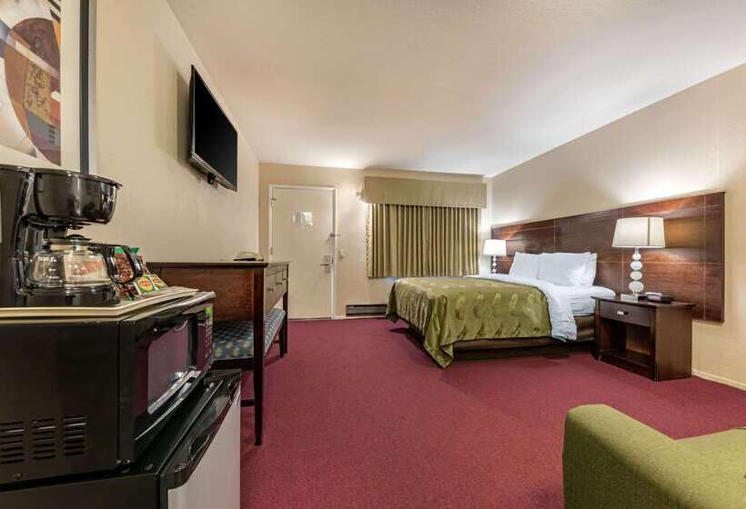 هتل Scottish Fairway Inn