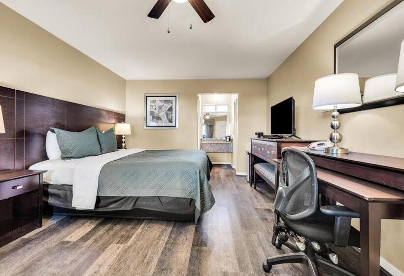 هتل Scottish Fairway Inn