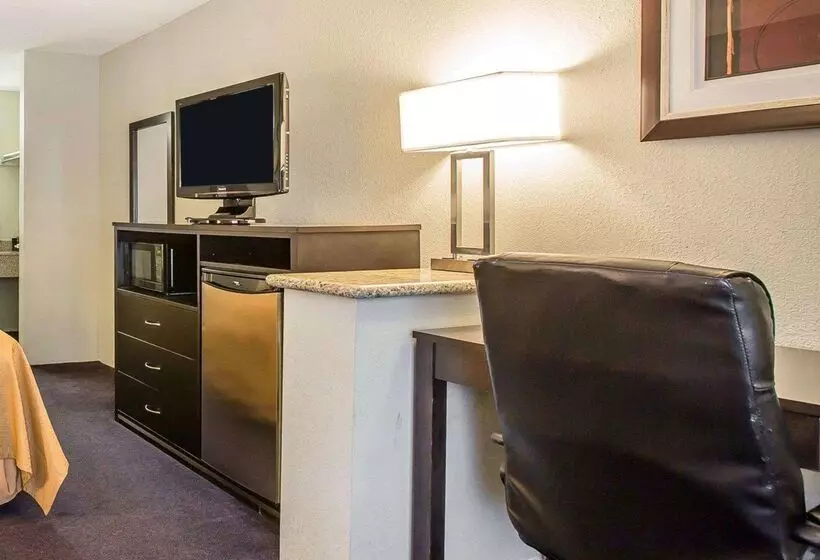 호텔 Quality Inn & Suites Woodland  Sacramento Airport