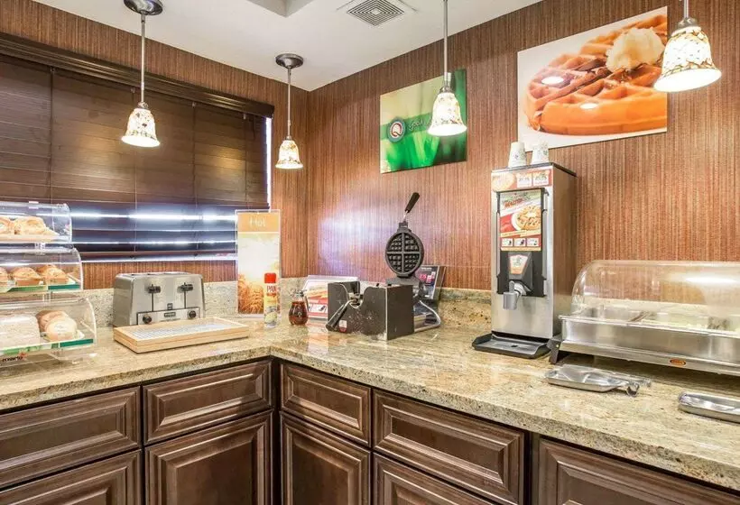 호텔 Quality Inn & Suites Woodland  Sacramento Airport