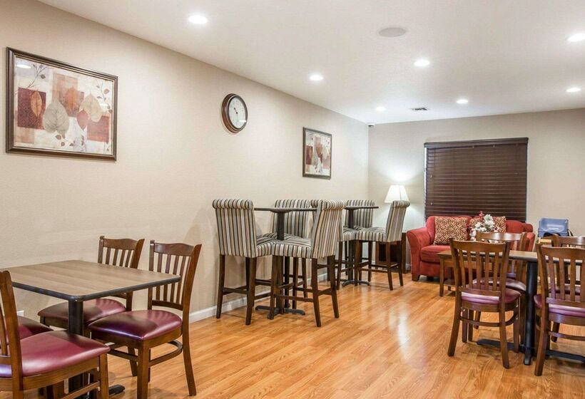 Отель Quality Inn & Suites Woodland Sacramento Airport
