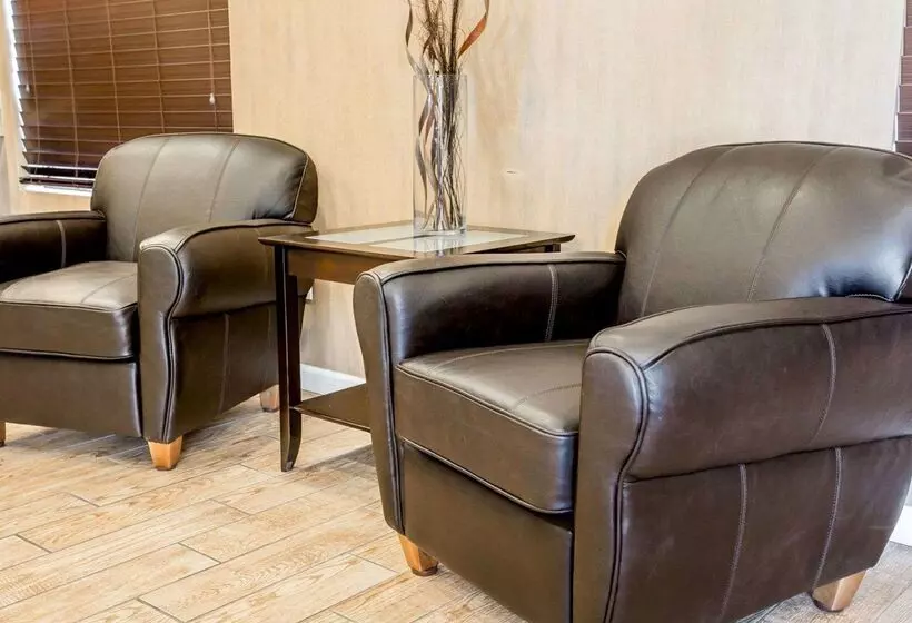 호텔 Quality Inn & Suites Woodland  Sacramento Airport