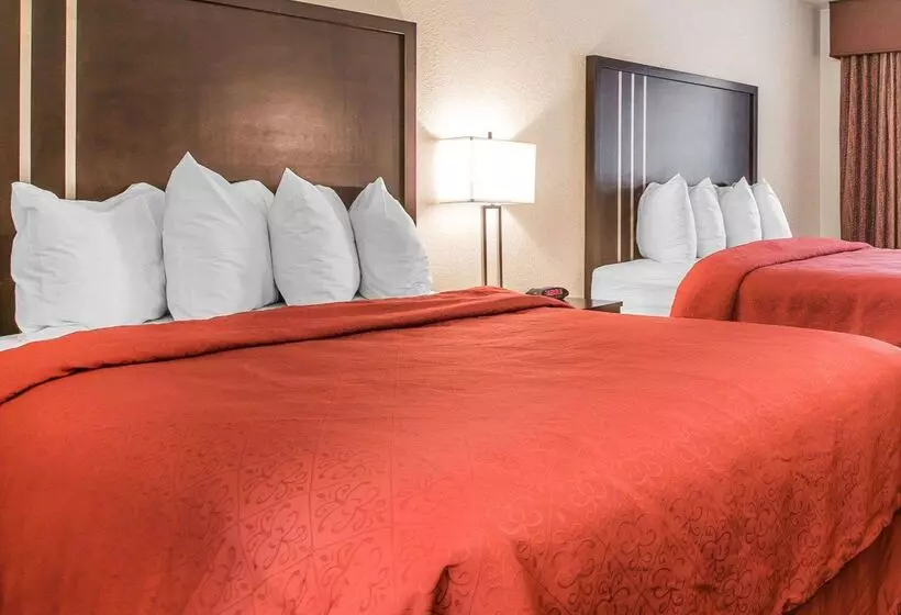 호텔 Quality Inn & Suites Woodland  Sacramento Airport