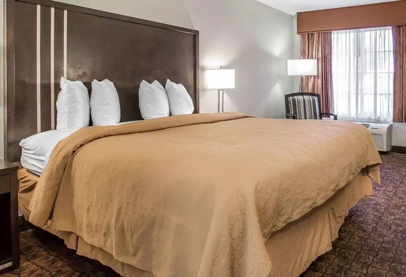 호텔 Quality Inn & Suites Woodland  Sacramento Airport