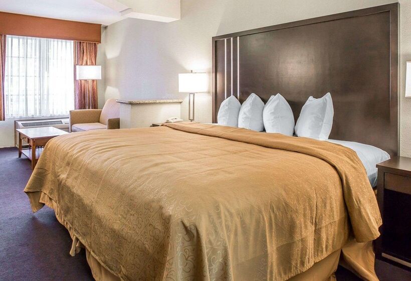 Отель Quality Inn & Suites Woodland Sacramento Airport
