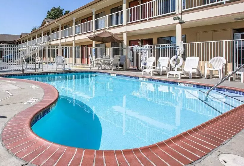 호텔 Quality Inn & Suites Woodland  Sacramento Airport