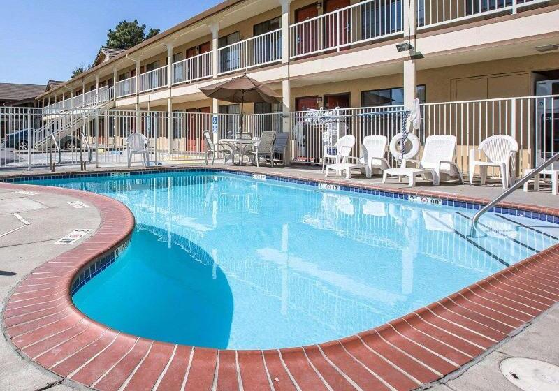 Отель Quality Inn & Suites Woodland Sacramento Airport