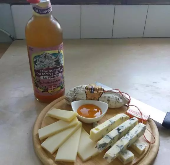 Отель Restaurant Le Traineau