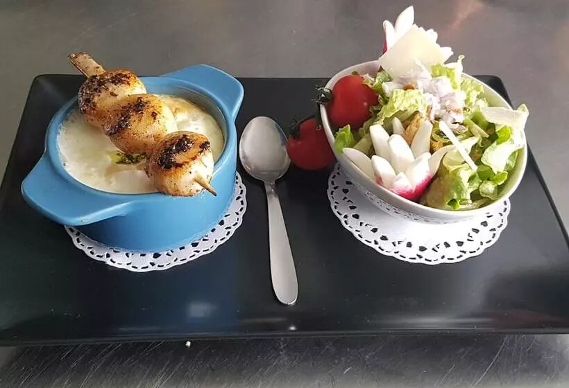 Отель Restaurant Le Traineau