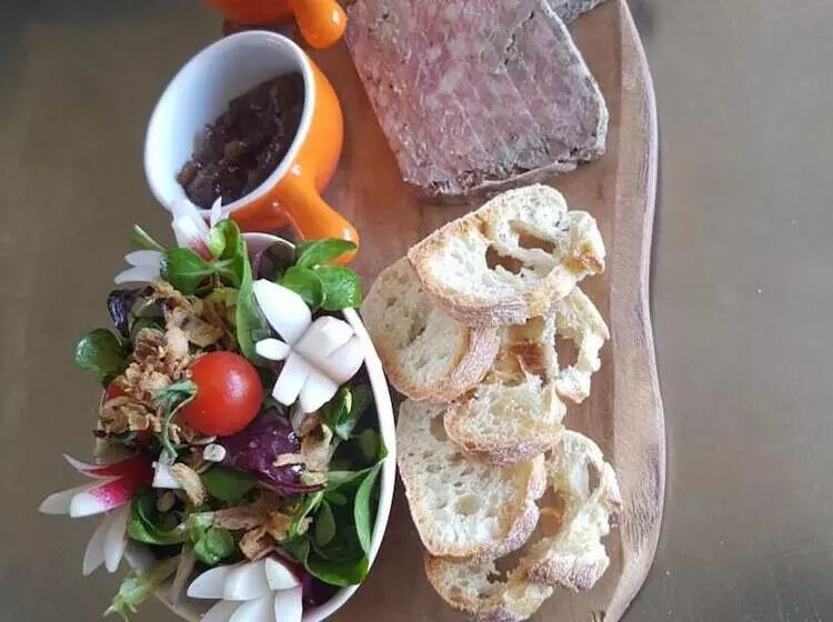 Отель Restaurant Le Traineau