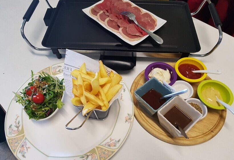 בית מלון כפרי Restaurant Le Traineau