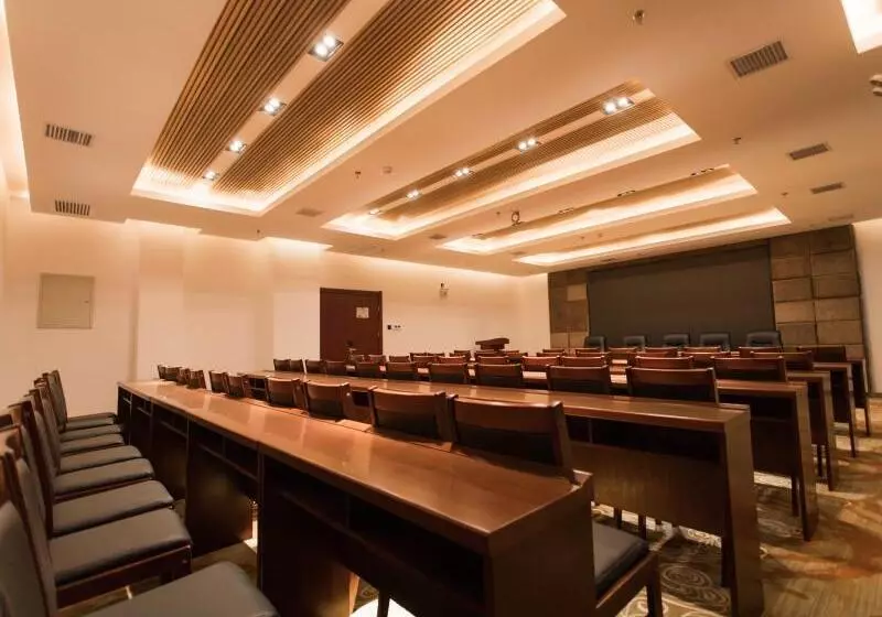 ホテル Greentree Innzhangjiakou High Speed Railway Station Business