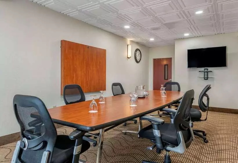 בית מלון כפרי Comfort Inn & Suites Orlando North