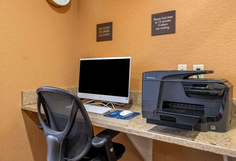 هتل Comfort Inn & Suites Orlando North