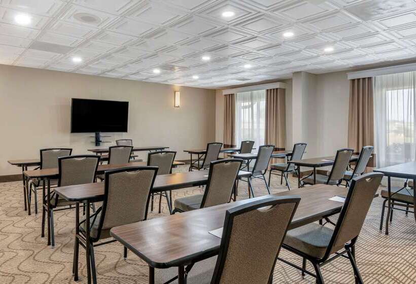 هتل Comfort Inn & Suites Orlando North