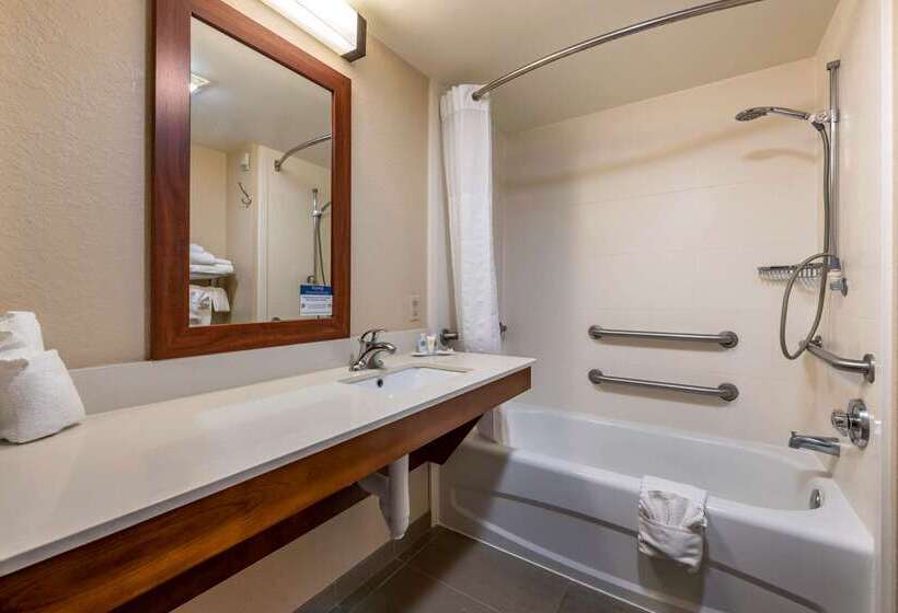 هتل Comfort Inn & Suites Orlando North