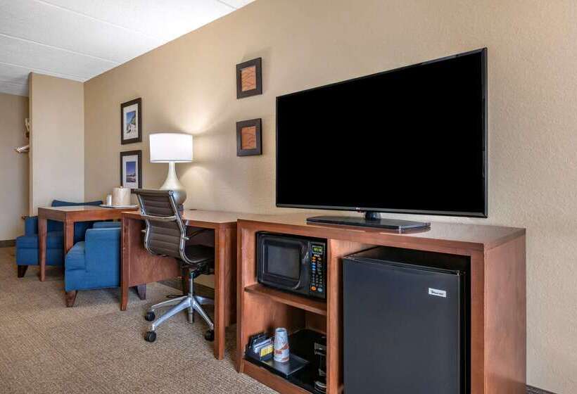 هتل Comfort Inn & Suites Orlando North