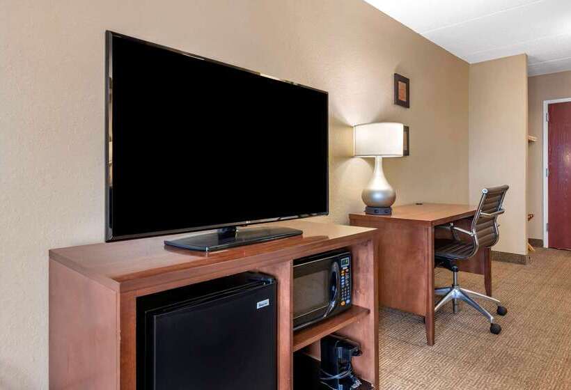 هتل Comfort Inn & Suites Orlando North