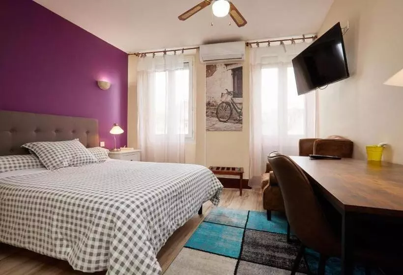 ホテル De La Paix